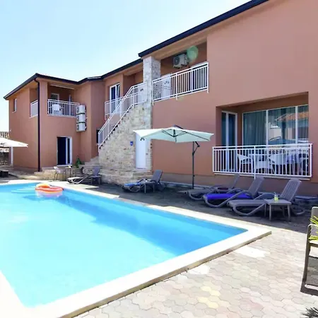 Ideal Getaway Flat With Pool And Rumpus Appartement Tar-Vabriga