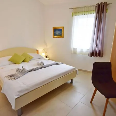 Apartament Ideal Getaway Flat With Pool And Rumpus *