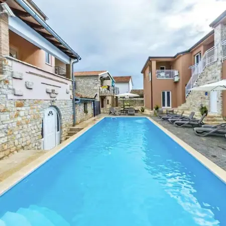 Ideal Getaway Flat With Pool And Rumpus Appartement