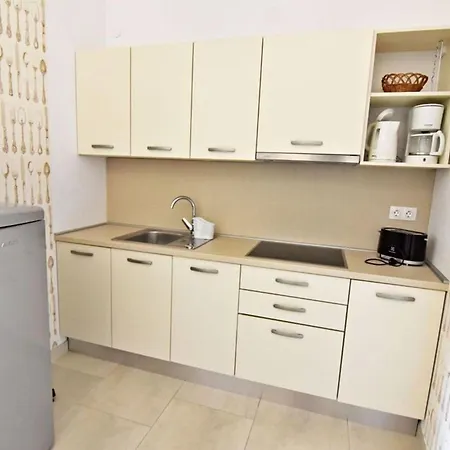Ideal Getaway Flat With Pool And Rumpus Apartament