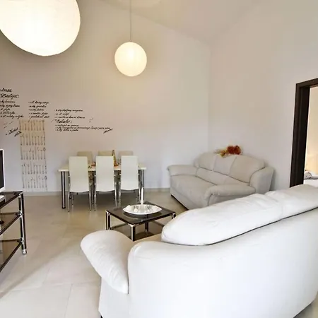 Ideal Getaway Flat With Pool And Rumpus * Tar-Vabriga