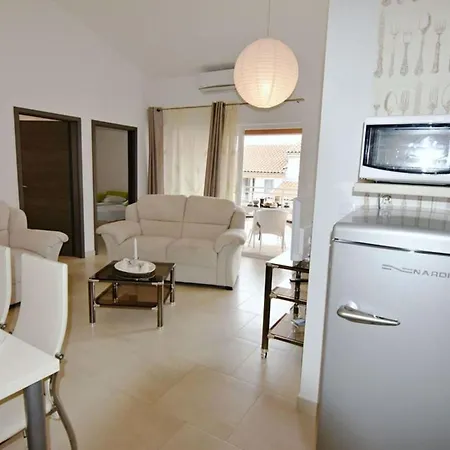 Ideal Getaway Flat With Pool And Rumpus Appartement Tar-Vabriga
