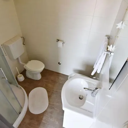 Apartament Ideal Getaway Flat With Pool And Rumpus *