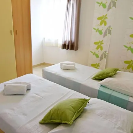 Ideal Getaway Flat With Pool And Rumpus Appartement Tar-Vabriga