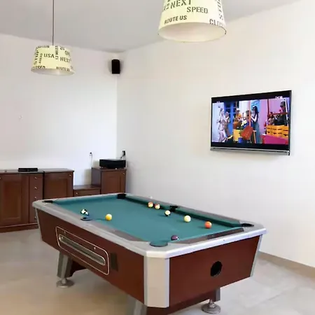 Appartement Ideal Getaway Flat With Pool And Rumpus