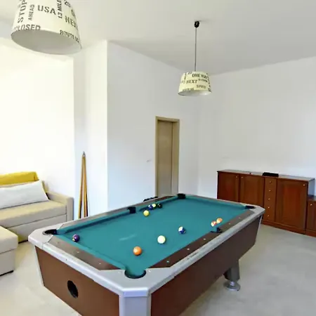 Appartement Ideal Getaway Flat With Pool And Rumpus