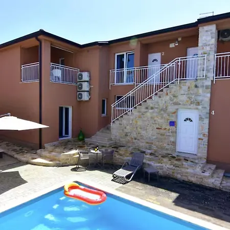 Ideal Getaway Flat With Pool And Rumpus * Tar-Vabriga